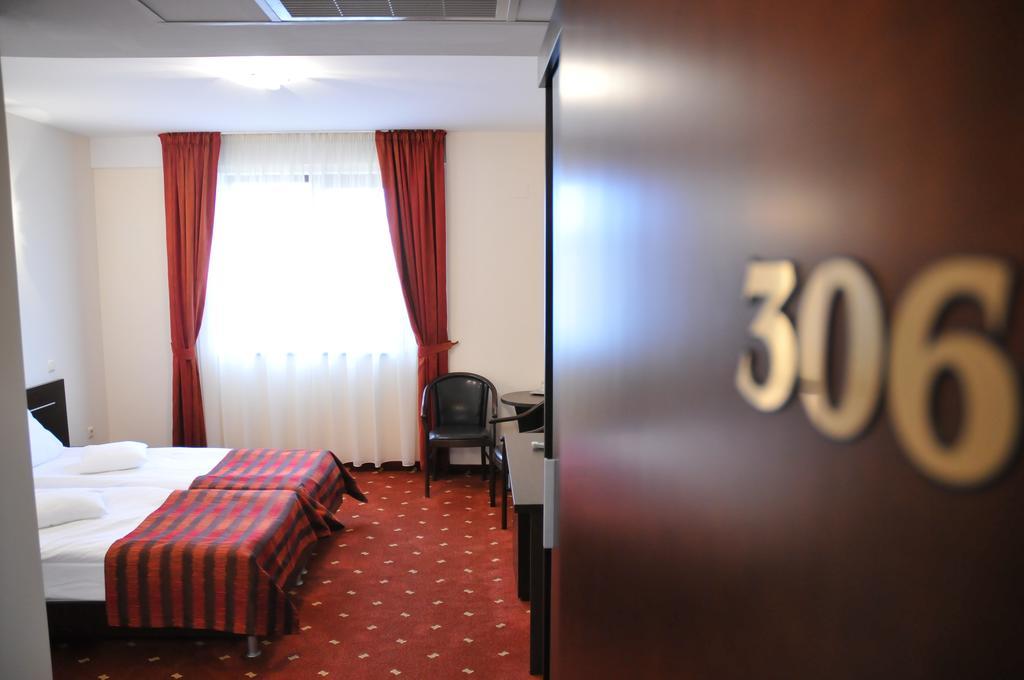 Hotel Roberts 锡比乌 外观 照片