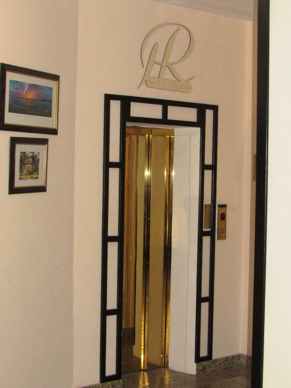 Hotel Roberts 锡比乌 外观 照片